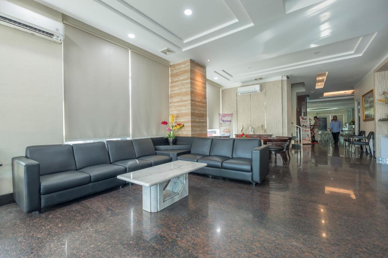 Oyo 1114 Hotel Denpasar Макасар Екстер'єр фото