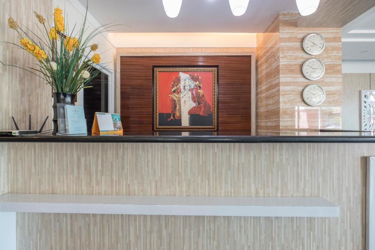 Oyo 1114 Hotel Denpasar Макасар Екстер'єр фото