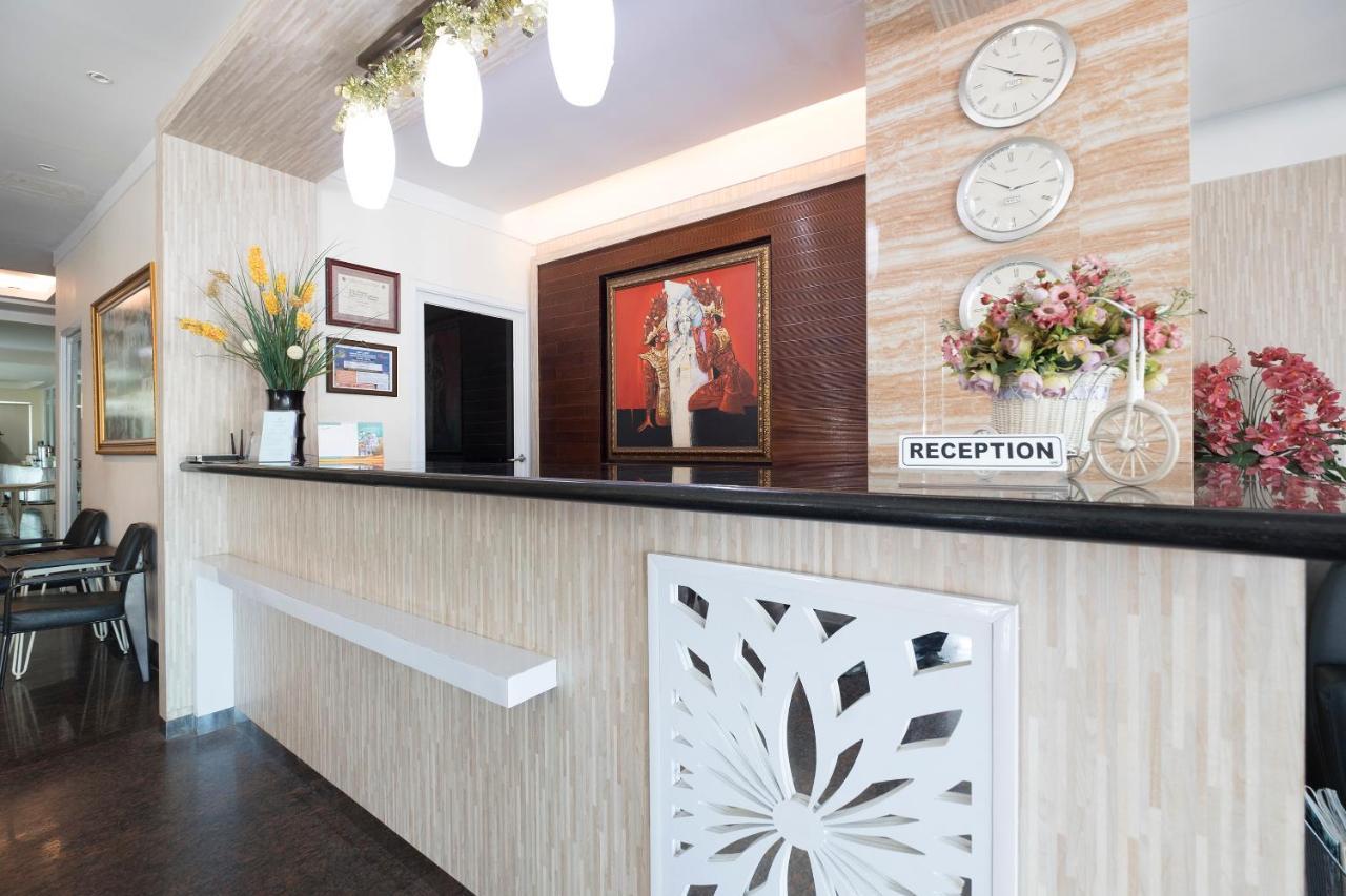 Oyo 1114 Hotel Denpasar Макасар Екстер'єр фото