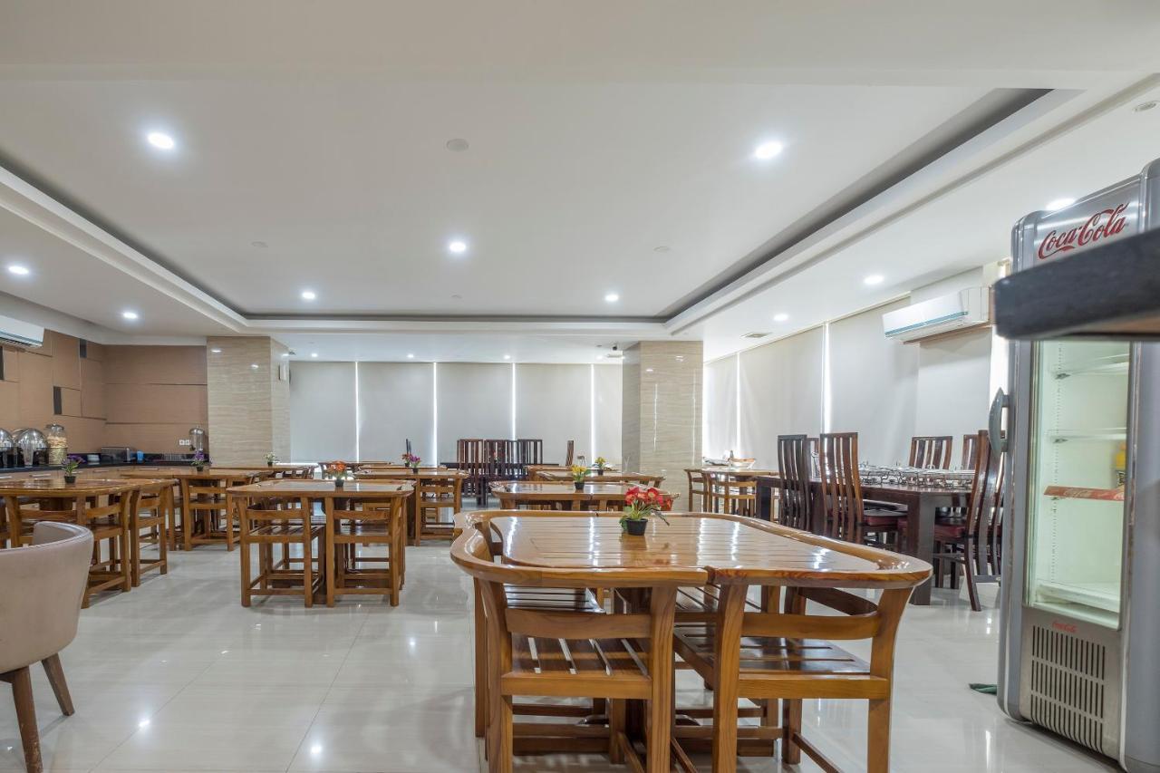 Oyo 1114 Hotel Denpasar Макасар Екстер'єр фото