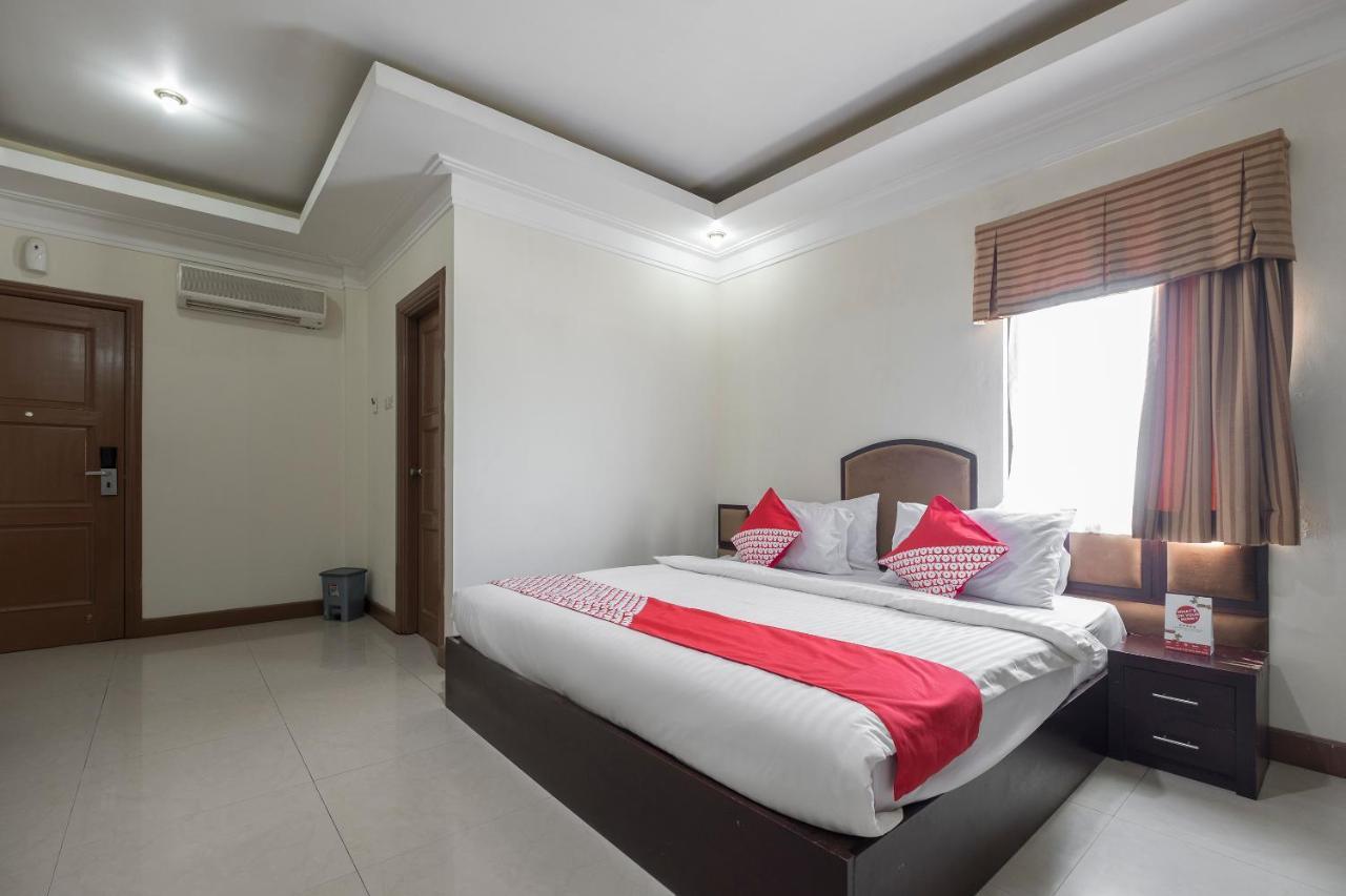 Oyo 1114 Hotel Denpasar Макасар Екстер'єр фото