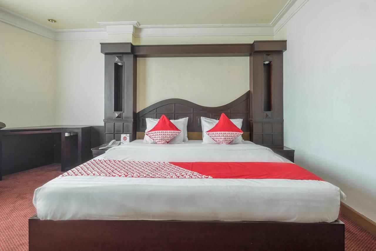 Oyo 1114 Hotel Denpasar Макасар Екстер'єр фото