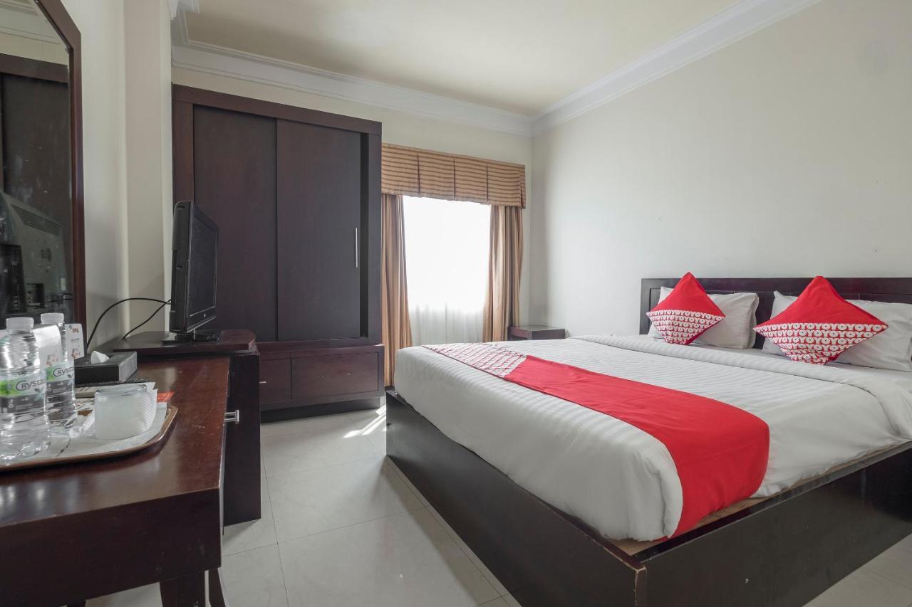 Oyo 1114 Hotel Denpasar Макасар Екстер'єр фото