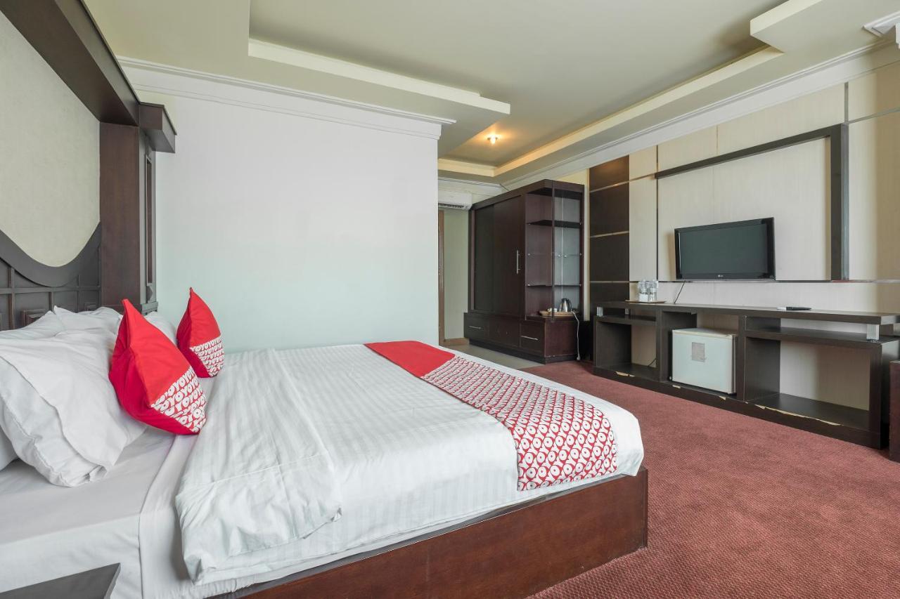 Oyo 1114 Hotel Denpasar Макасар Екстер'єр фото