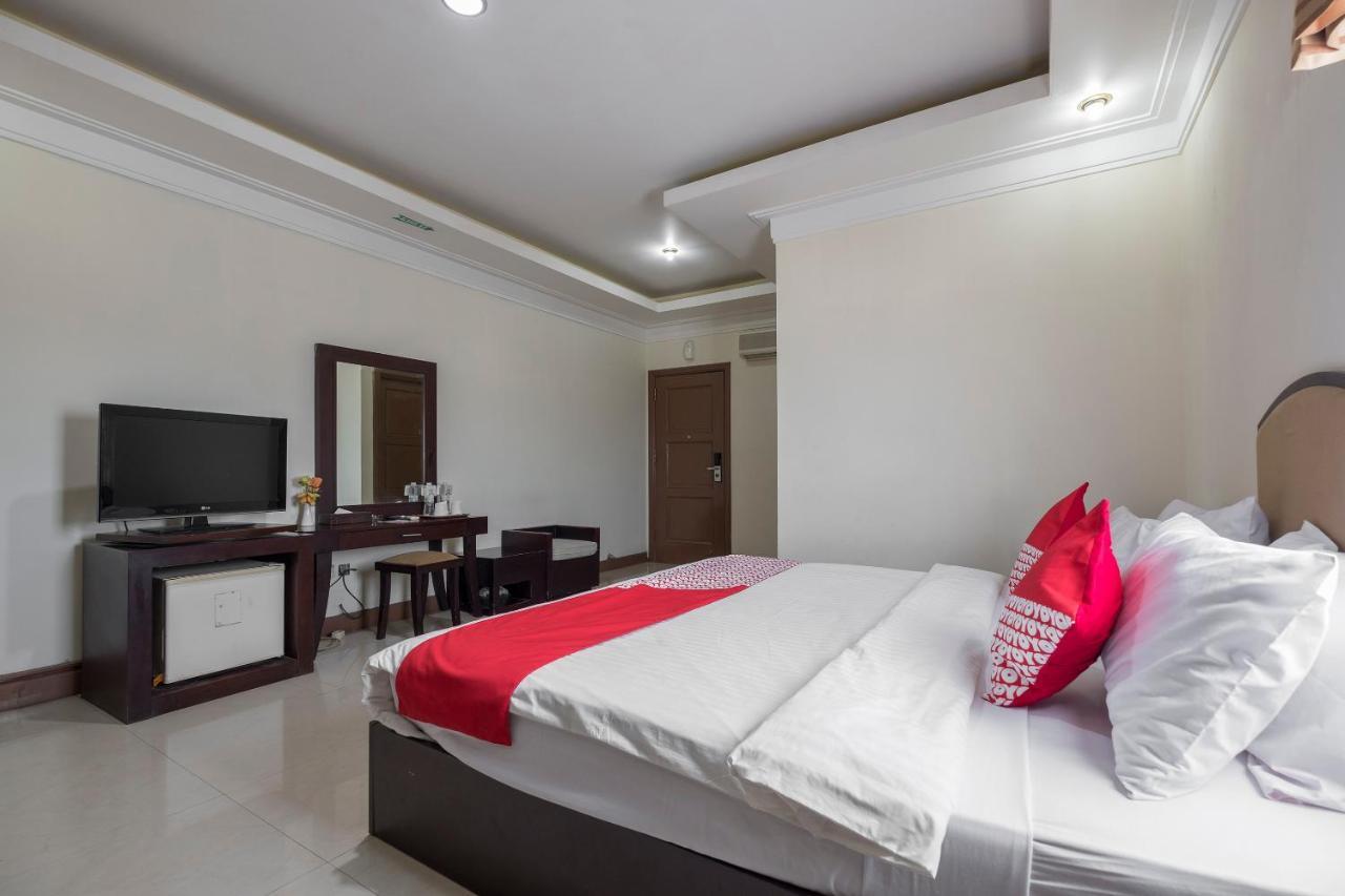 Oyo 1114 Hotel Denpasar Макасар Екстер'єр фото