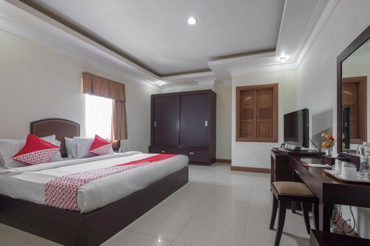 Oyo 1114 Hotel Denpasar Макасар Екстер'єр фото