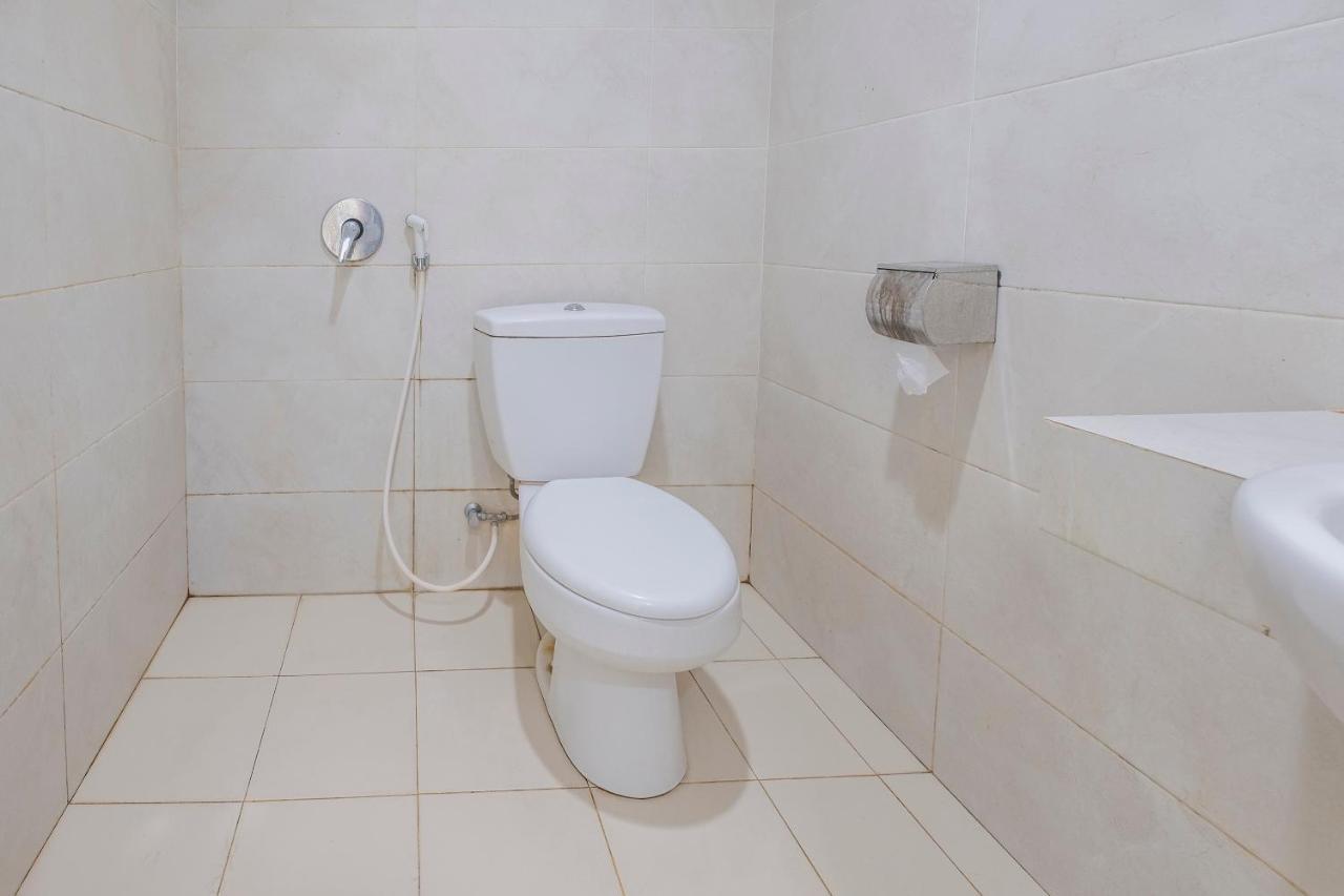 Oyo 1114 Hotel Denpasar Макасар Екстер'єр фото