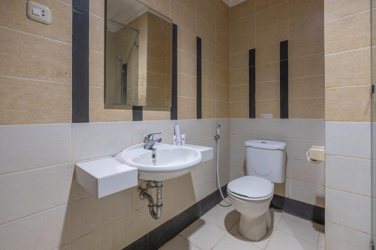 Oyo 1114 Hotel Denpasar Макасар Екстер'єр фото