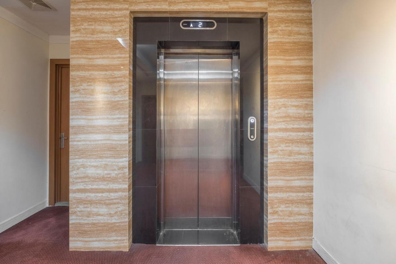 Oyo 1114 Hotel Denpasar Макасар Екстер'єр фото