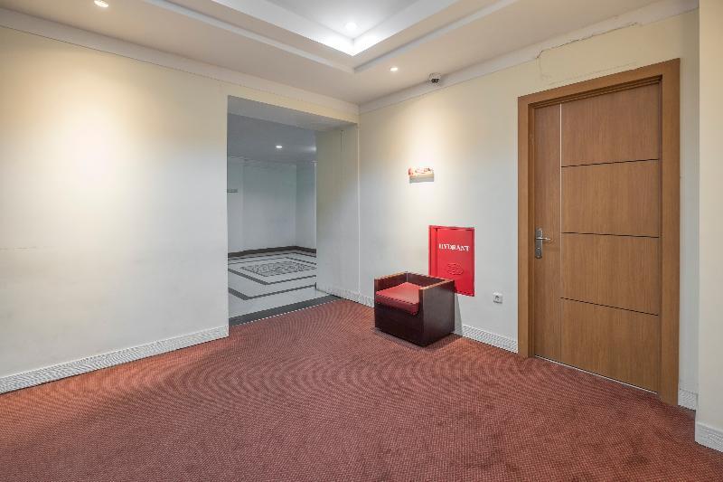 Oyo 1114 Hotel Denpasar Макасар Екстер'єр фото
