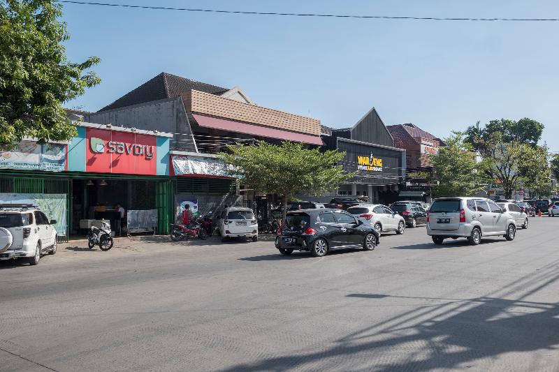 Oyo 1114 Hotel Denpasar Макасар Екстер'єр фото