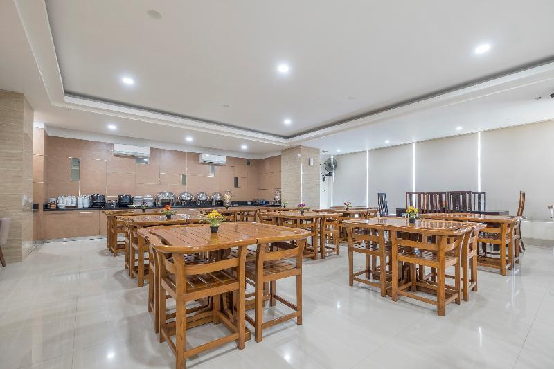 Oyo 1114 Hotel Denpasar Макасар Екстер'єр фото