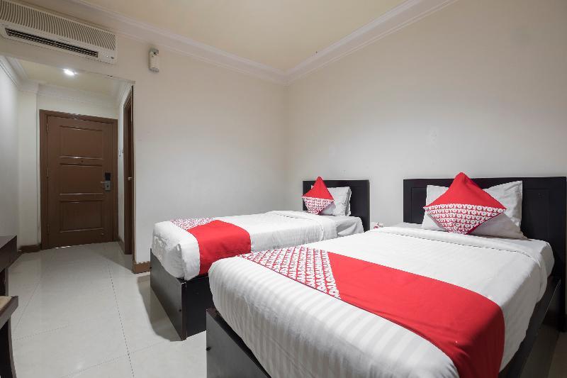 Oyo 1114 Hotel Denpasar Макасар Екстер'єр фото
