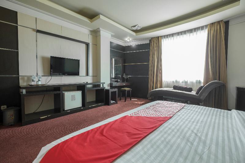 Oyo 1114 Hotel Denpasar Макасар Екстер'єр фото